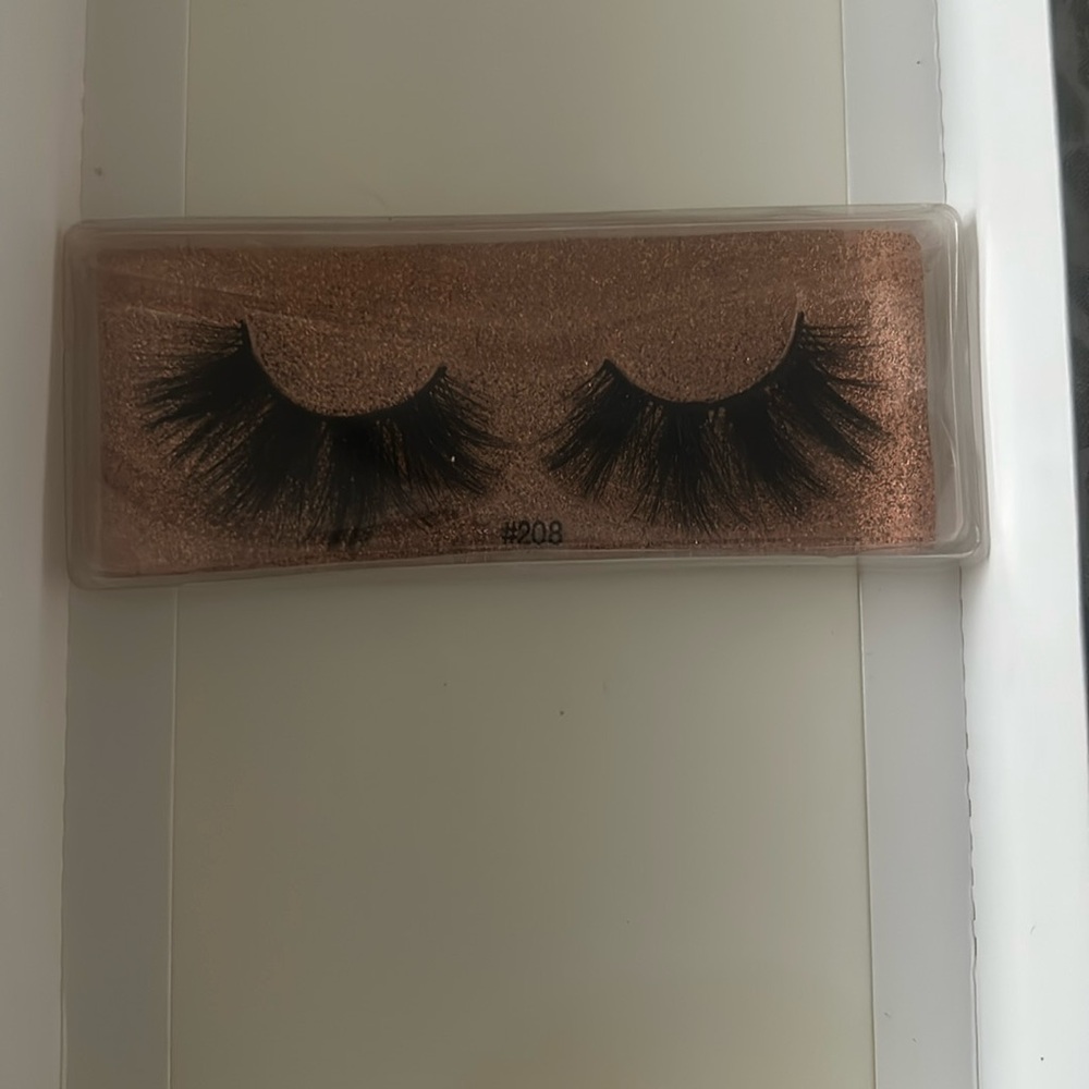 Women’s Lashes